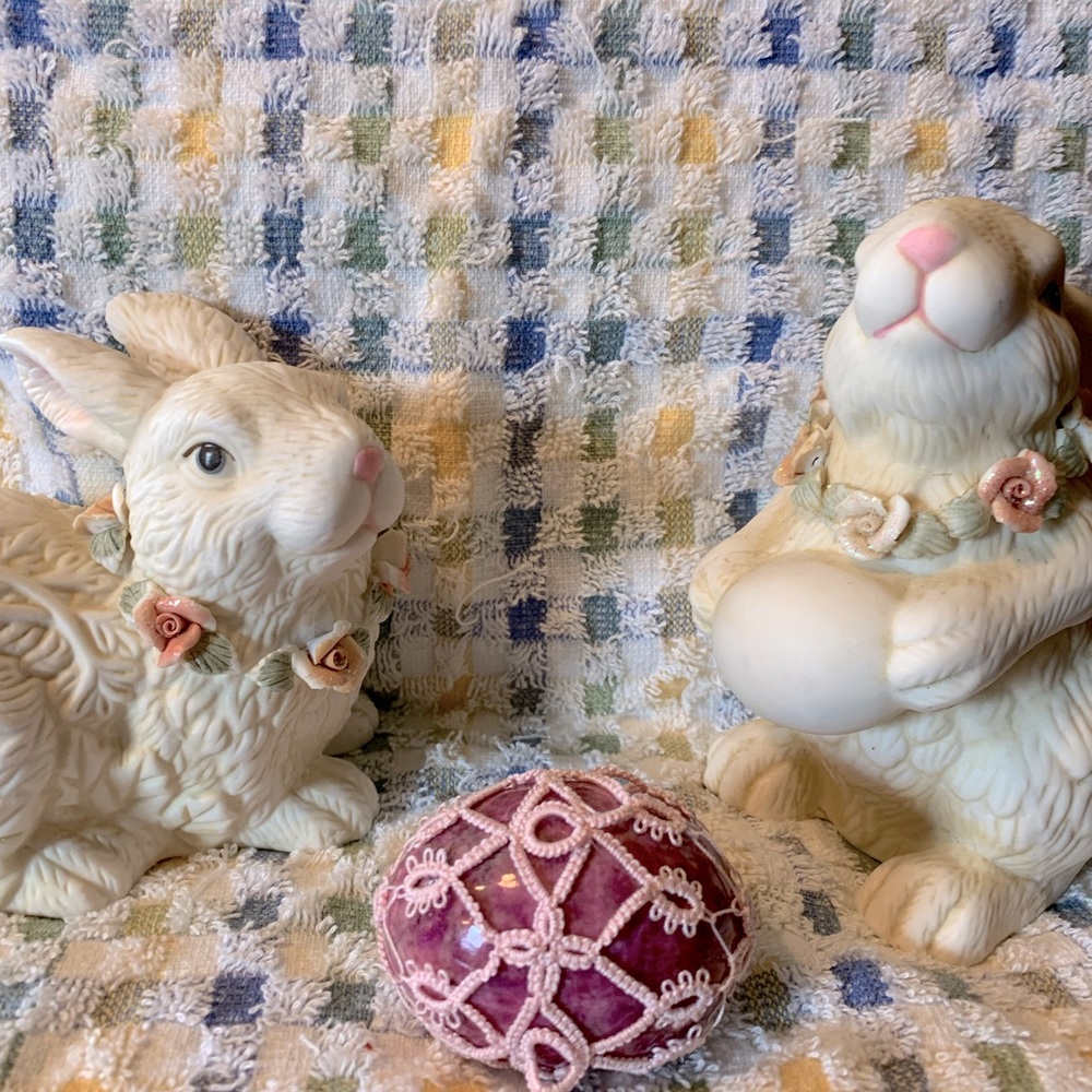 Polished stone egg w/ hand tatted decorative cover. Egg cup for display included